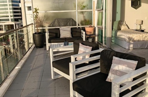 Auckland Central Business District Apartment | AKWaterview, top level, Deluxe Pearl room