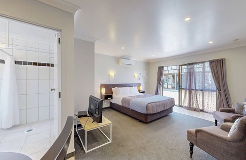 Westshore Hotel | Albatross Motel