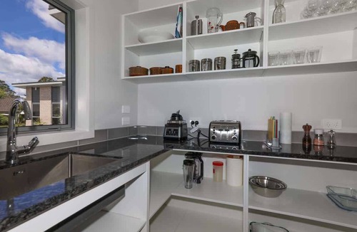 Springfield House | All Inn - Spa Pool, Ride to Redwoods, Sleeps 8