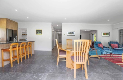 Springfield House | All Inn - Spa Pool, Ride to Redwoods, Sleeps 8