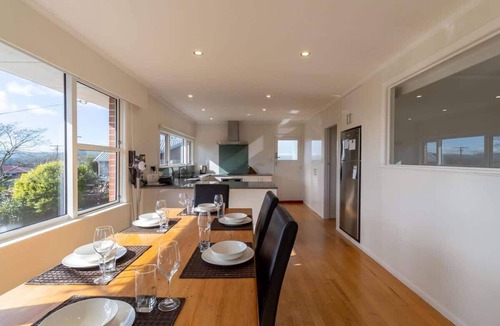 Springfield House | All Seasons Escape - Hilltop, Sleeps 10, Bikes