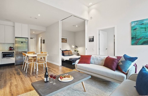Arthur's Point Apartment | Alpine View Penthouse