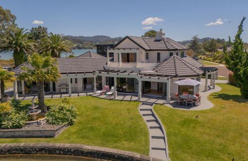 Pauanui House | Amalfi - Pauanui Holiday Home