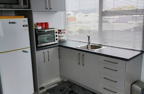 Tauranga Apartment | Amazing seaviews! 1 min walk to town and waterfront.