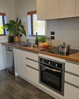Blenheim Apartment | Apartment 2 - Haddin Court - Stunning Executive