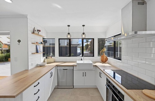 Papamoa Beach House | Aqua Vista Seaside Retreat