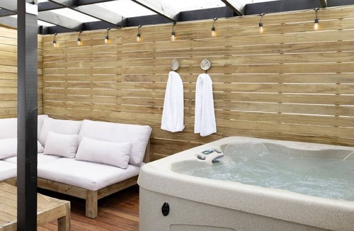 Taupo House | Arama Retreat - Private Hot Spa 2 mins from town