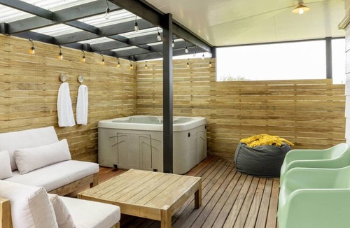 Taupo House | Arama Retreat - Private Hot Spa 2 mins from town
