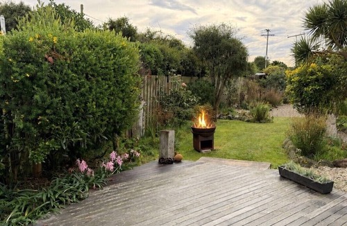 Aramoana House | Aramoana garden cottage close to the beach