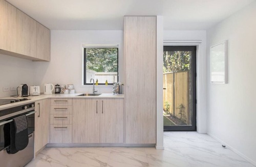 Lower Hutt House | Ariki Vista: Chic Retreat in Low