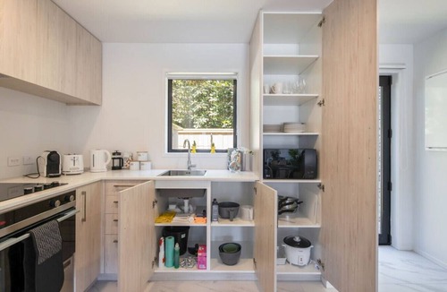 Lower Hutt House | Ariki Vista: Chic Retreat in Low