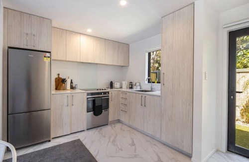 Lower Hutt House | Ariki Vista: Chic Retreat in Low