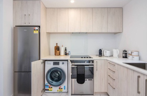 Lower Hutt House | Ariki Vista: Chic Retreat in Low
