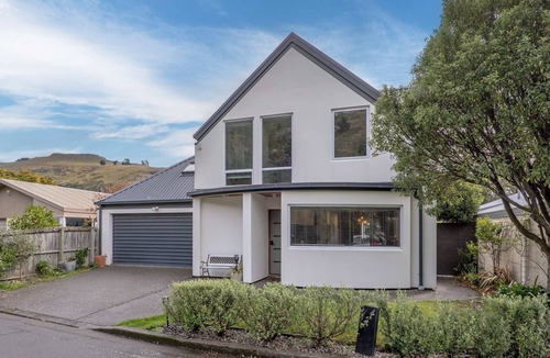 Sumner House | Arnold Street Coastal Retreat