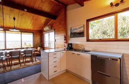 Kawaha Point House | Aroha - Lake Views, Spa Pool & Annexe, Sleeps 12