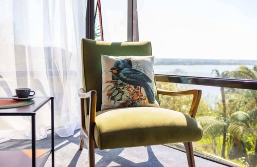 Kawaha Point House | Aroha - Lake Views, Spa Pool & Annexe, Sleeps 12