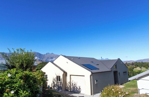 Arrowtown House | Arrowtown Dress Circle