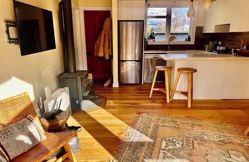 Arrowtown Cottage | Arrowtown Gem - Pet Friendly Arrowtown Cottage.
