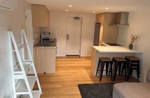 Arrowtown Apartment | Arrowtown Getaway, one bedroom unit, close to trails & local attractions
