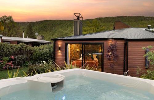 Arrowtown House | Arrowtown Luxury Escape Hot Tub Central Heating
