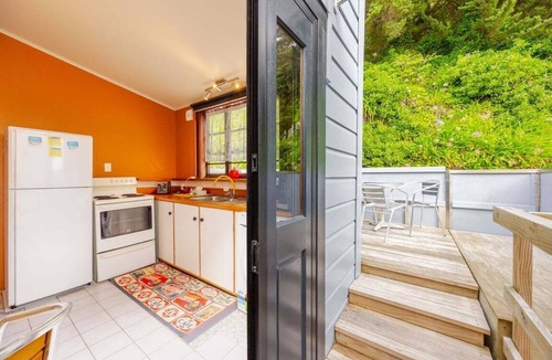 Bluff Hill House | Art Deco Seaview Retreat
