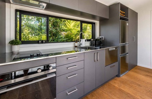 Onetangi House | Art Lovers Retreat - Pavillion Cottage, Onetangi