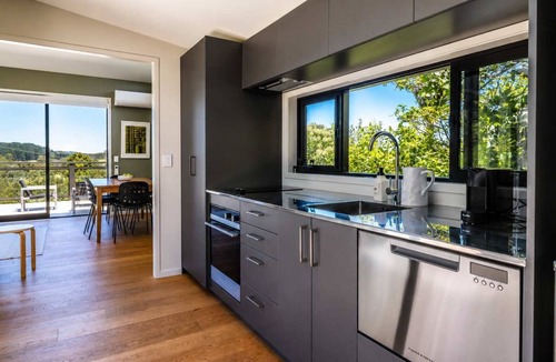 Onetangi House | Art Lovers Retreat - Pavillion Cottage, Onetangi