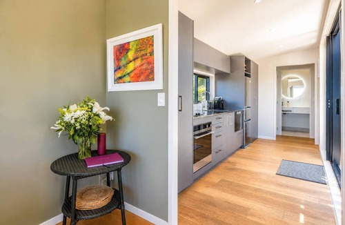 Onetangi House | Art Lovers Retreat - Pavillion Cottage, Onetangi
