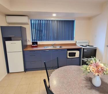 Woodhill Hotel | ASURE Avenue Heights Motel