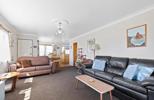 Mount Maunganui House | At The Mount - Mt Maunganui Holiday Home