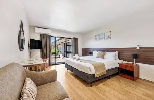 Mangere Hotel | Auckland Airport Easy Hotel
