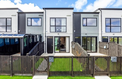 Auckland House | Auckland Airport Retreat