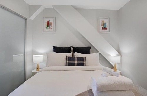 Parnell Apartment | Augustus Harmony Apartment with Parking - Air-con