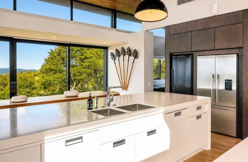 Ostend House | Aumoana - Pool, Spa & Sea Views of Onetangi