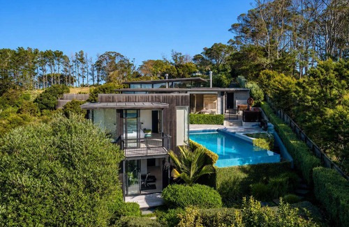 Ostend House | Aumoana - Pool, Spa & Sea Views of Onetangi