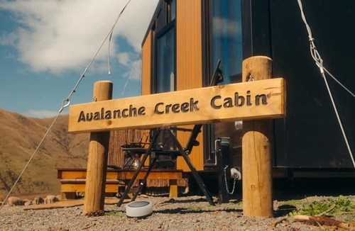 Mackenzie Country House | Avalanche Creek Cabin
