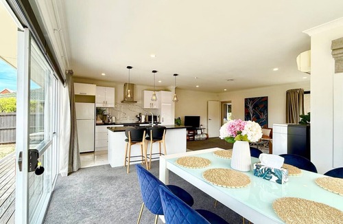 Avonhead House | Avonhead family home with garden and parking in Christchurch
