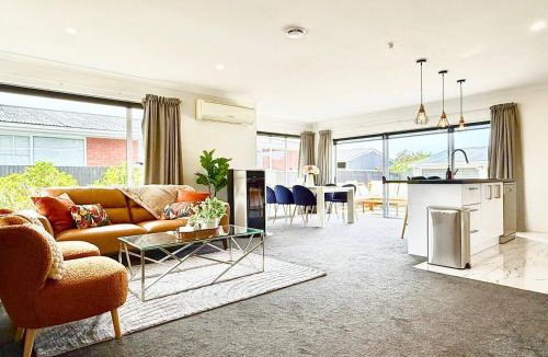 Avonhead House | Avonhead Three Bedroom Family Home with Garden and Parking