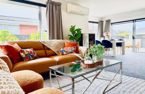 Avonhead House | Avonhead Three Bedroom Family Home with Garden and Parking
