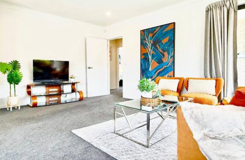 Avonhead House | Avonhead Three Bedroom Family Home with Garden and Parking