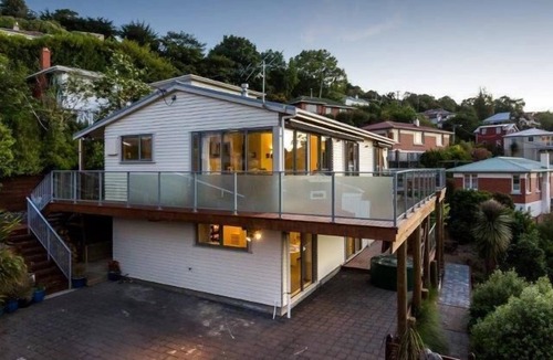 Dunedin House | Baldwin Street BNB