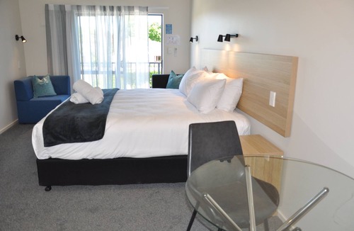 Tahunanui Hotel | Balmoral Motel