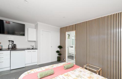 Raglan House | Banana Bungalow Studio