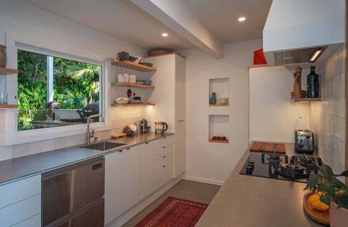 Atawhai House | Bangalow Bach - Views, Hot Tub, Sauna & Cold Plunge