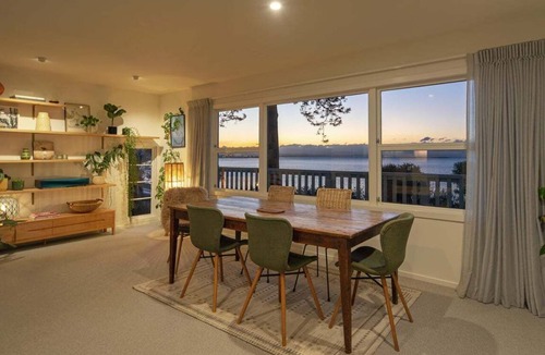 Atawhai House | Bangalow Bach - Views, Hot Tub, Sauna & Cold Plunge