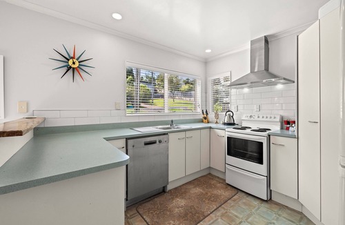 Raglan House | Barefoot at the Bay - Raglan Holiday Home