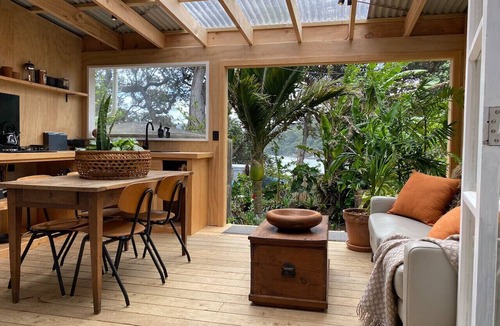 Tryphena House | Bay Cottage Great Barrier Island - By 2 Beaches