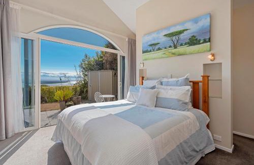Britannia Heights House | Bay Dreamer - Nelson Holiday Home