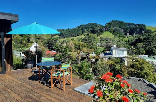 Coromandel Cabin | Bay View Bach - Perfect Couples Getaway - Sea Views/Sunsets - Spacious Deck-WiFi