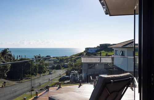 Cable Bay House | Bay View Escape - Cable bay Holiday Home